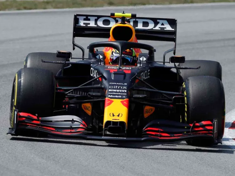 Mercedes retoma el dominio; ‘Checo’, décimo