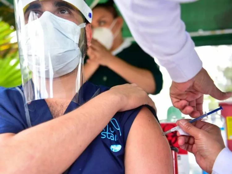 Médicos privados de Guanajuato recibirán vacuna covid; aquí los requisitos