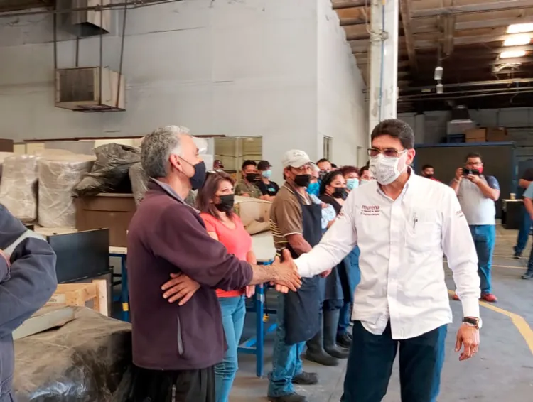 Apoyan obreros a Juan Gim Nogales