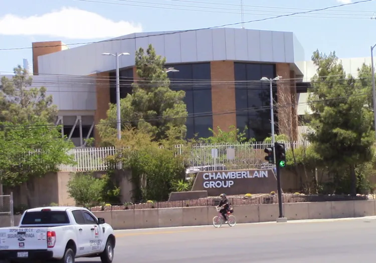 Inconformes trabajadores por dejar horario especial