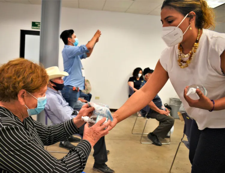 Capacita DIF a adultos mayores