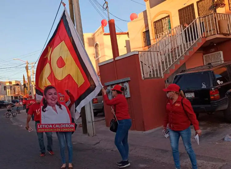 Sigue Leticia Calderón campaña casa por casa