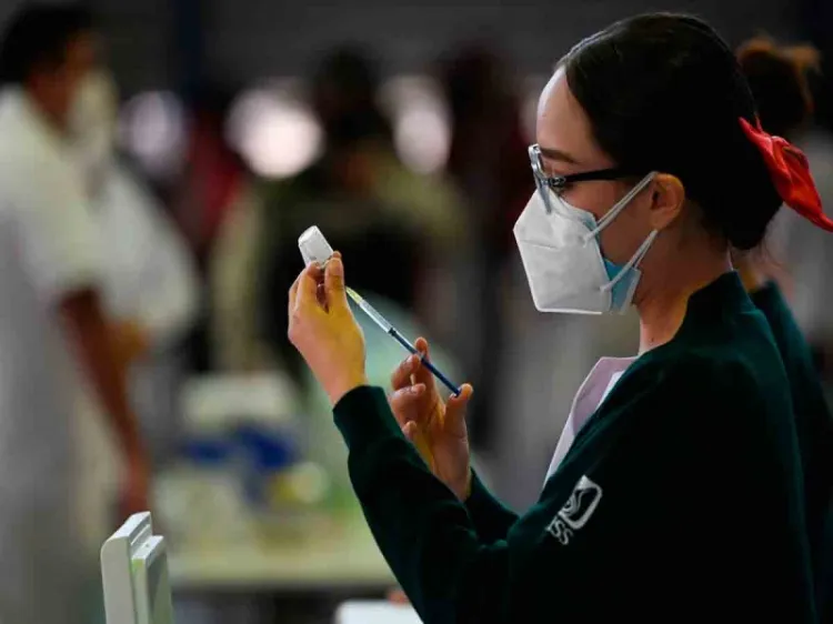 Enfermeros del IMSS, columna vertebral en atención a la pandemia: Zoé Robledo