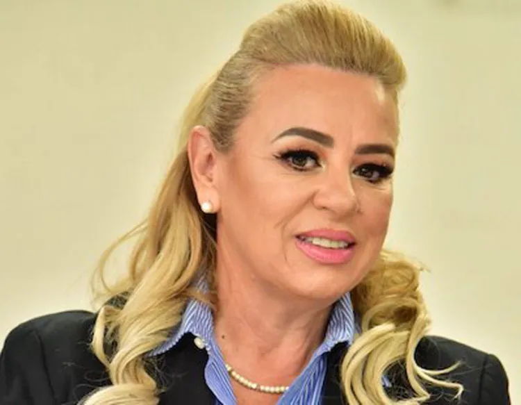 Presenta María Isabel Batriz denuncia ante la FGJE