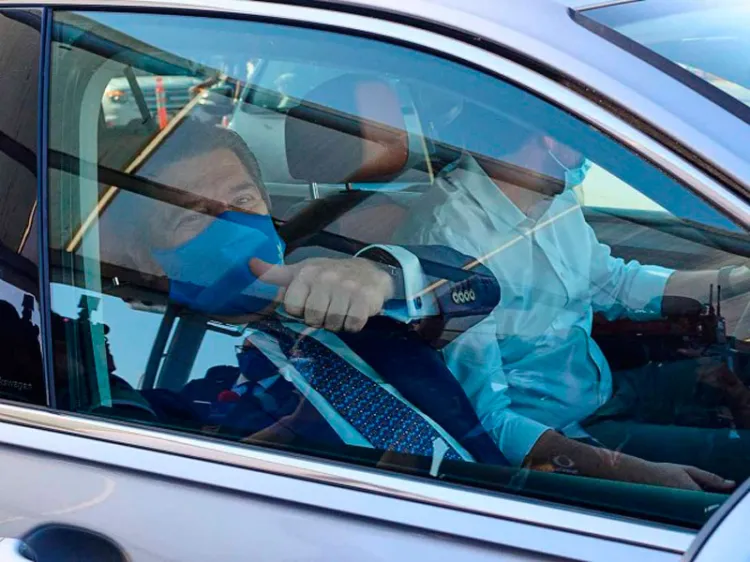 Ajetreada llegada de Miguel Herrera a Monterrey