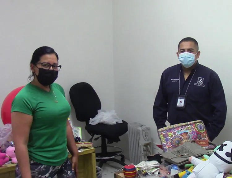 Donan regalos por Día del Estudiante