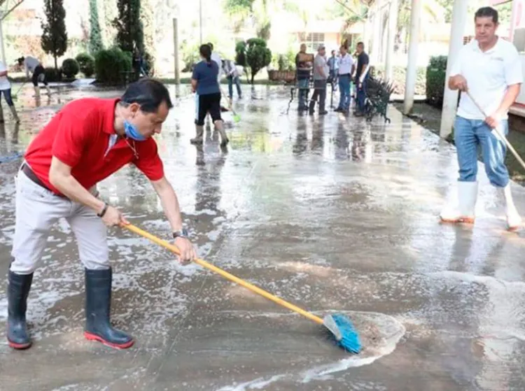 Adelantan limpieza en escuelas