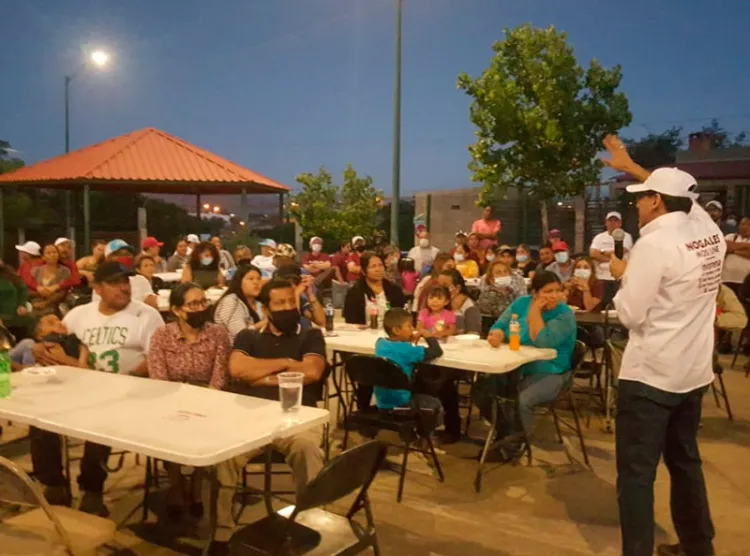 Firma Juan Gim Nogales Compromisos en colonias