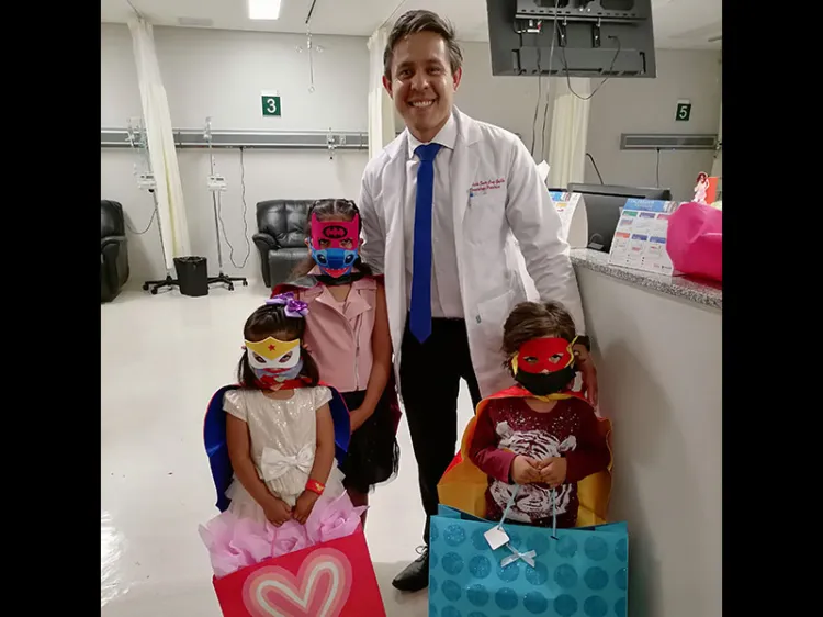 Emotivo homenaje a infantes