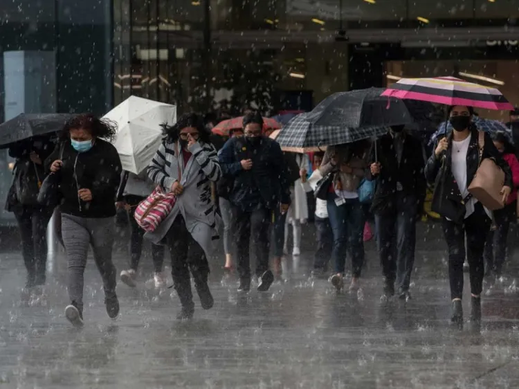Tenga a la mano paraguas e impermeable, se prevén lluvias y granizadas