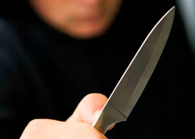 CON PROFUNDO DOLOR, UNA MADRE ENTREGA A LAS AUTORIDADES DE LA FGJE SONORA, A SU HIJO DE 17 AÑOS DE EDAD, QUIEN PRIVÓ DE LA VIDA A OTRO JOVEN CON ARMA BLANCA, LUEGO DE UNA DISPUTA