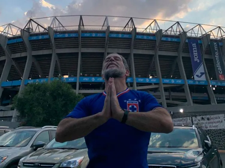 Eufórica celebración de Javier Alarcón por la coronación de Cruz Azul