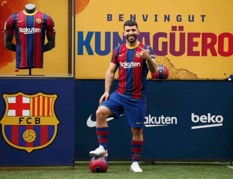 Barcelona presenta al ‘Kun’ Agüero en el Camp Nou