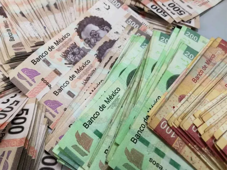 Peso avanza tras elecciones; bolsa se acerca a máximo histórico
