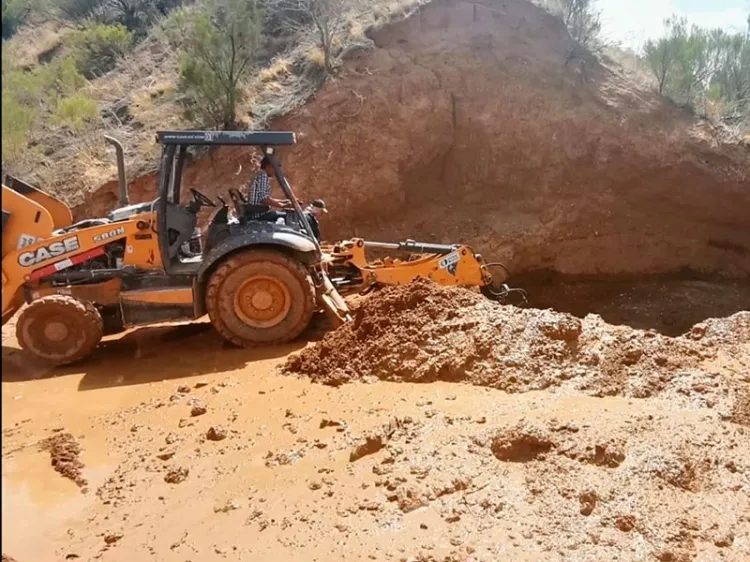 Reparan línea de agua en Pueblitos
