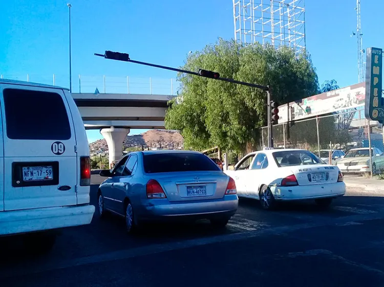 Invitan a respetar nuevos semáforos