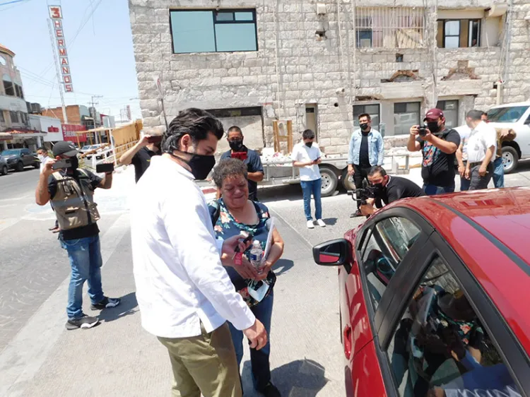 Recibe llaves de auto del año