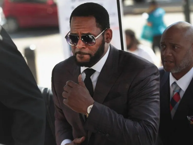 Transfieren a R. Kelly a prisión en NY previo a juicio por delitos sexuales