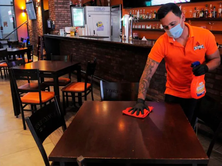 Cerrarán comercios a las 12 aún en “Riesgo Alto”