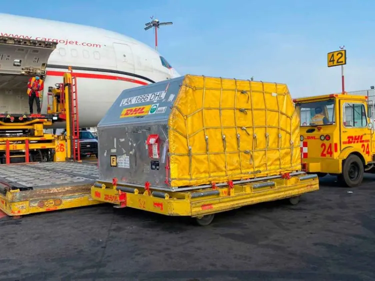 Llega a México cargamento con 585 mil vacunas contra covid-19 de Pfizer-Biontech