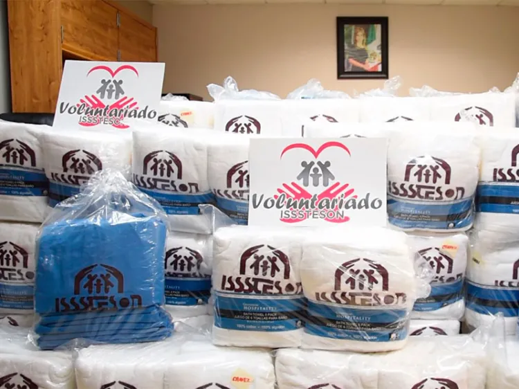 Dona toallas y batas Voluntariado Isssteson