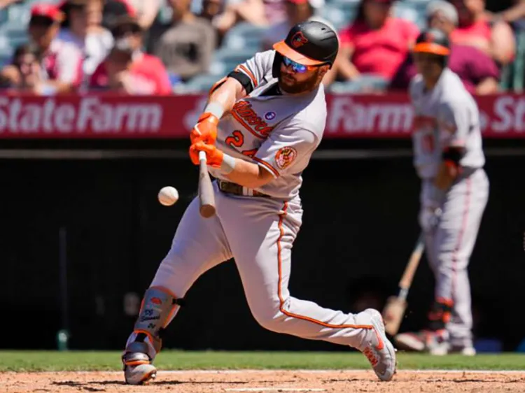 Ramón Urías aprovecha oportunidad con los Orioles