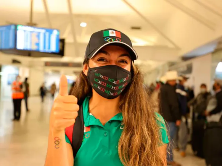 Viajan primeros deportistas mexicanos a Tokio