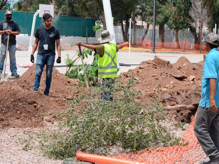 Preocupa destrucción de cancha en unidad deportiva