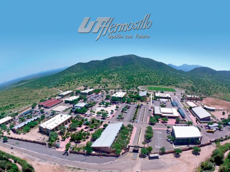 Gradúan más de 700 profesionistas de UTH