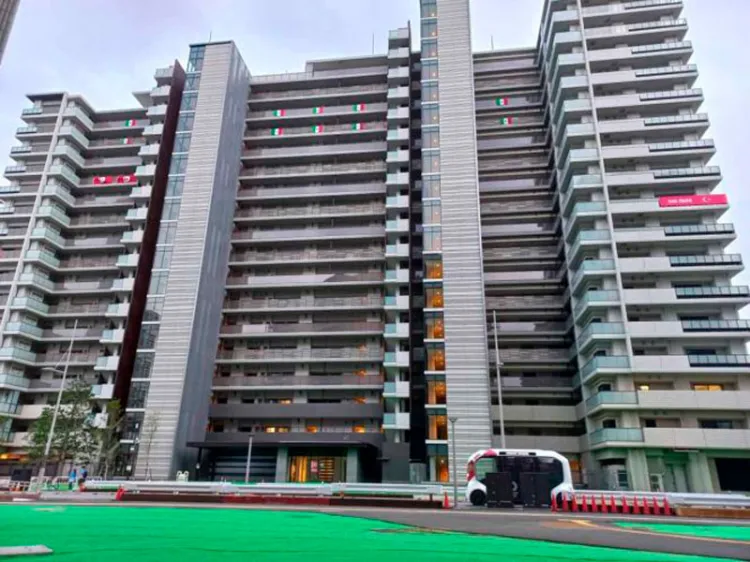 La bandera de México ya ondea en la Villa Olímpica