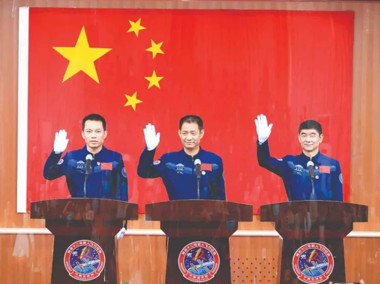 ¡Orgullo para el pueblo chino! Tres de sus astronautas están comisionados en el espacio