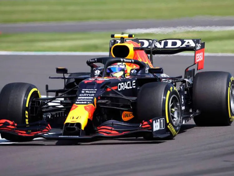 Verstappen domina; ‘Checo’, octavo en Gran Bretaña