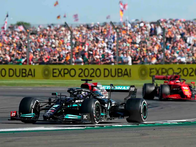 Hamilton logra un polémico triunfo en el GP de Gran Bretaña.