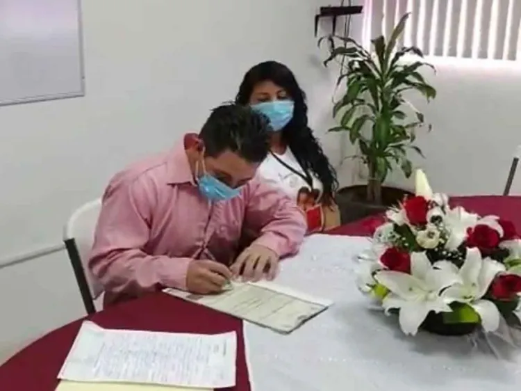 Se celebra matrimonio en estacio?n migratoria de Veracruz