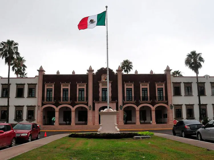 Brinda Rectora bienvenida al semestre 2021-2 en Unison