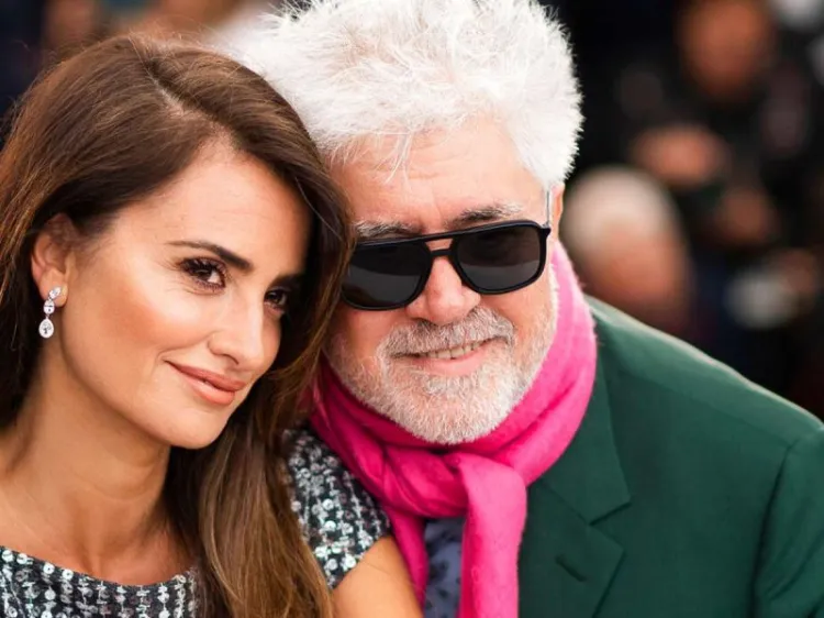 Instagram se disculpa con Almodóvar por censurar póster de &#039;Madres Paralelas&#039;