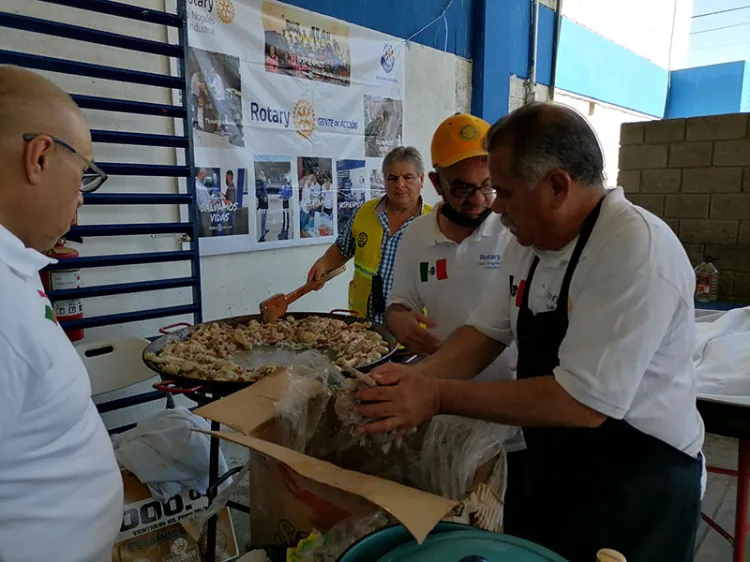 Realizan con gran éxito tradicional paella rotaria