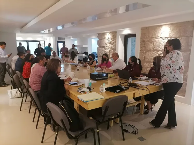 Comparecen funcionarios ante la Comisión Mixta