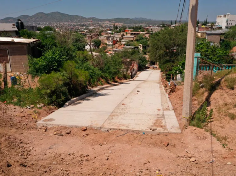 Culminan pavimentación de calle en la Leandro Valle