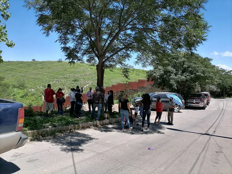 Denuncian invasión de área verde