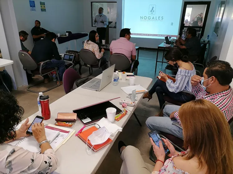 Concluye exposición ante Comisión Mixta de transición