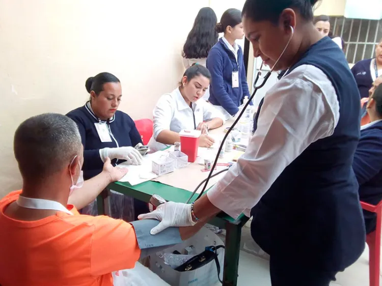 Aplican vacunas contra el Covid a internos del Cereso