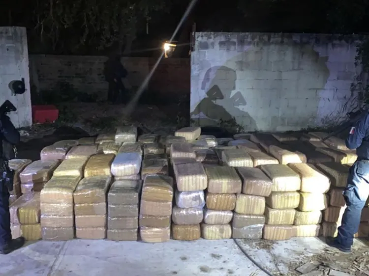 Aseguran armas y más de una tonelada de mariguana en Tamaulipas