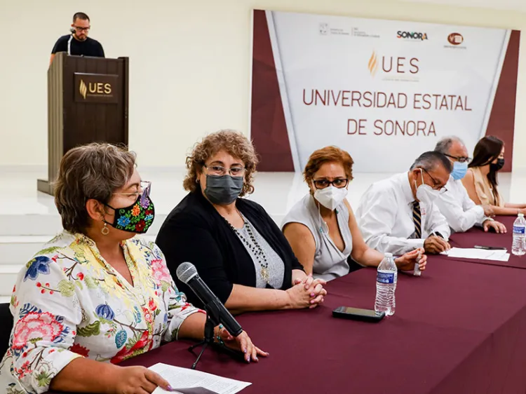 Capacita UES a maestros en competencias digitales