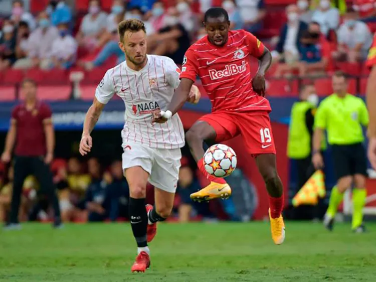 Sevilla evita tropezar en casa dentro de la Champions