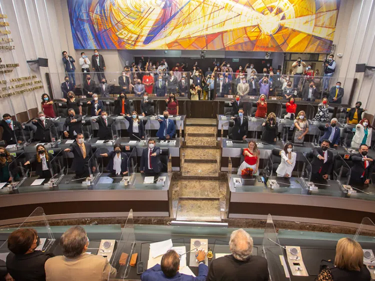 Buscará Bancada de Morena recortar 500 mdp al Congreso