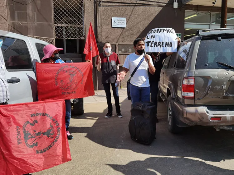 Exigen antorchistas terrenos