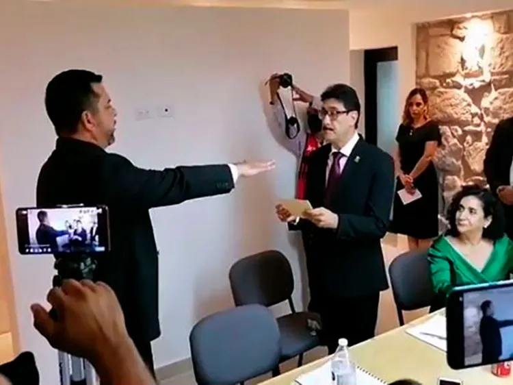 Designa Gim a funcionarios