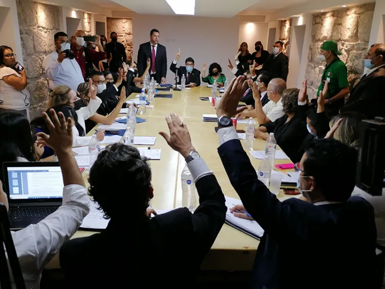 Integran Comisión Plural especial