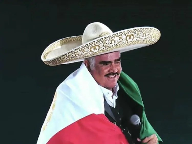 Vicente Fernández sigue en terapia intensiva; recibe rehabilitación pulmonar